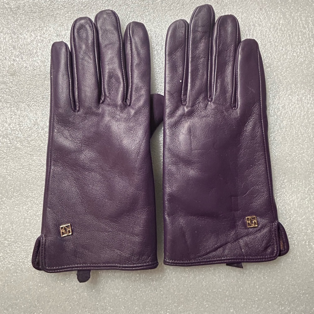 Woman Elegant Purple Leather Gloves by Nappanovum size Large